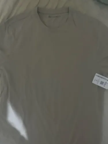 camiseta manga curta, bege. Nova.