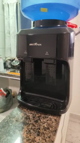 Bebedouro Britânia bivolt 1 ano de uso