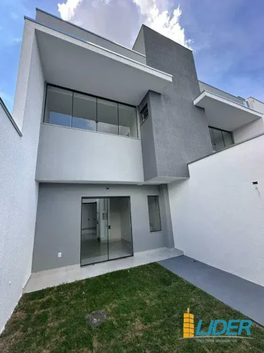 Casa Sobrado à Venda no Grand Ville Uberlândia, 88 m², R$ 495.000