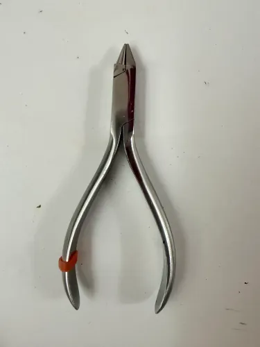 Alicate ortodôntico 139