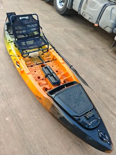 Vendo caiaque combat fhicher edição especial com Box caiaque top de linha da brudden