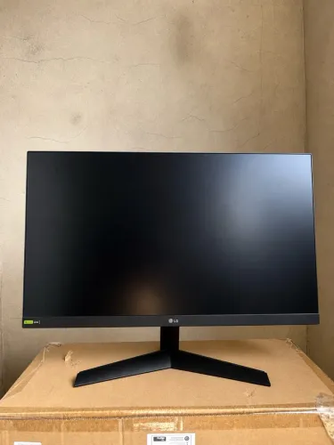 Monitor LG ultragear 24/ 180hz / ips .