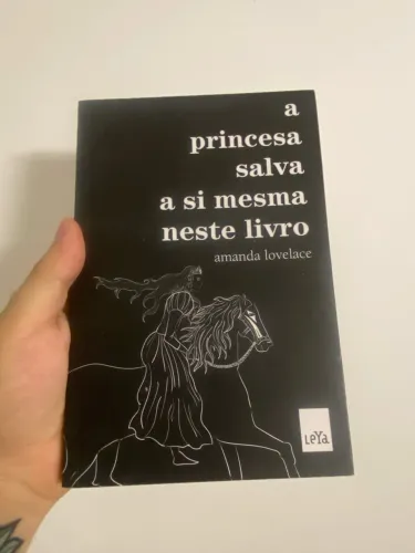 Livro : a princea salva a si mesmo neste livro Amanda Lovelace