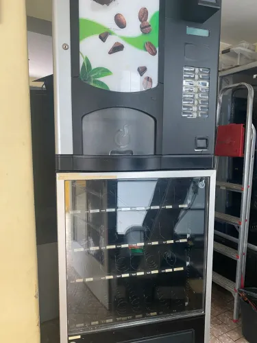 Maquina de cafe /vending machine /maquina de snacks  