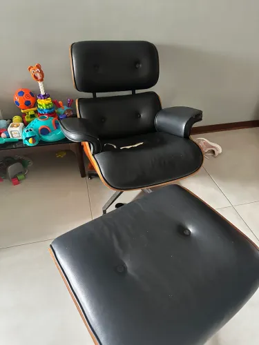 Poltrona Charles Eames Preto
