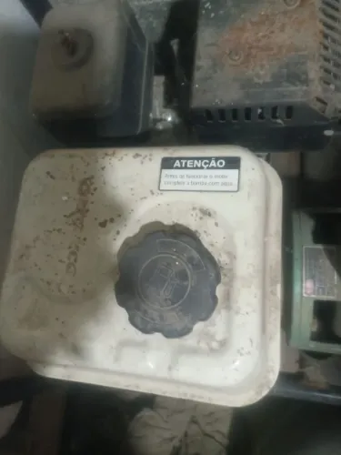 Motobomba a gasolina joga 60 metros de altura