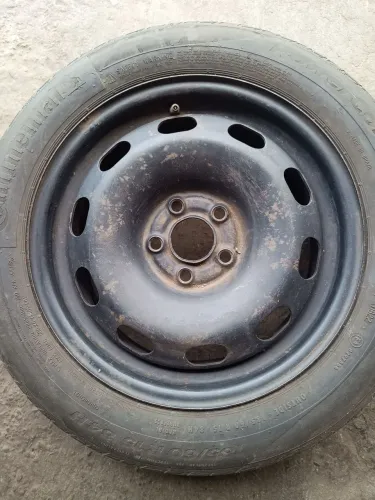 Roda original VW Aro 15 com pneu meia vida