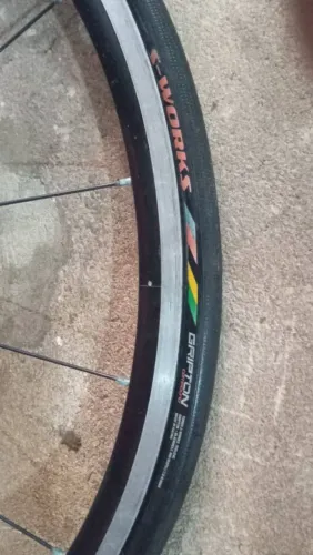 Roda Dianteira Speed Aro 700 Bontrager + Pneu S-Works Turbo Gripton