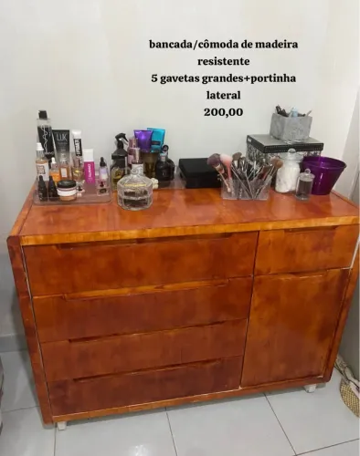 cômoda de madeira