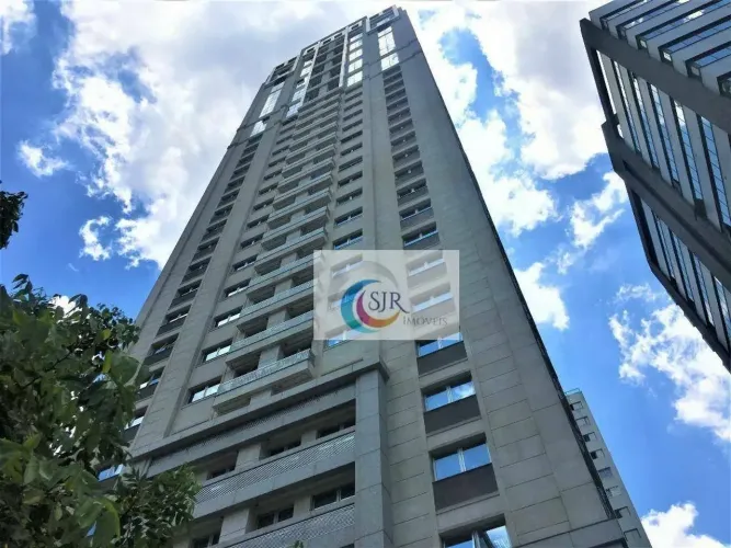 Sala comercial de 322 m², 8 vagas de garagem, piso elevado, forro modular, 8 banheiros, ar