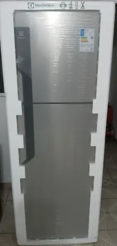 Geladeira Electrolux 480 litros e micro-ondas de 31 litros de Inox e nas caixas com notas 