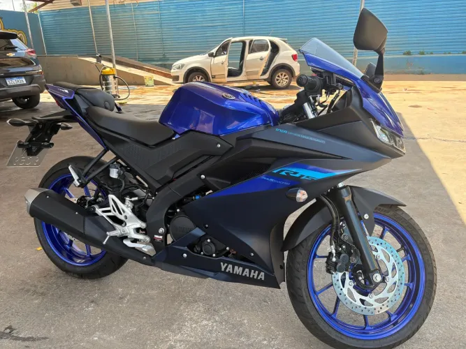 Yamaha YZF-R15 ABS