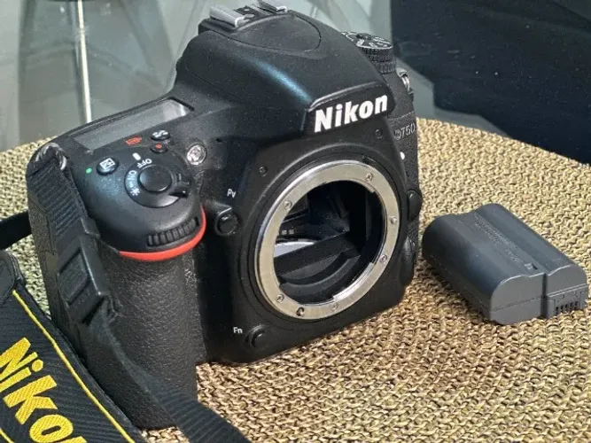 Câmera DSLR Nikon D750 + battery grip original Nikon MOC