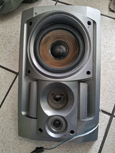 2 Caixas acústicas .com alto falantes e tuites valor 160,00 reais