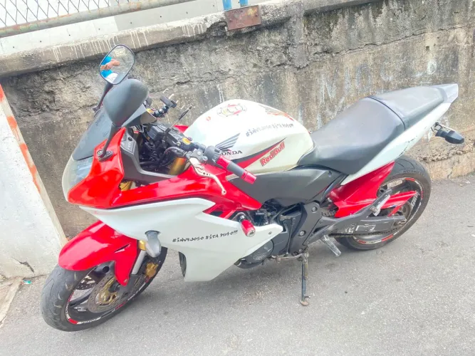 Cb600F moto linda toda em dia meu nome somente transferir mas informação vem chat