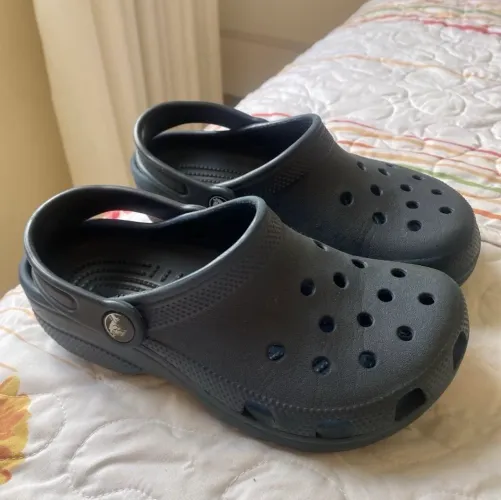 Crocs original j1 azul tamanho 32 - 33
