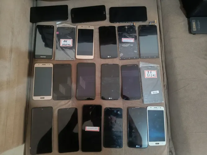 Lote de 20 telas de celulares 