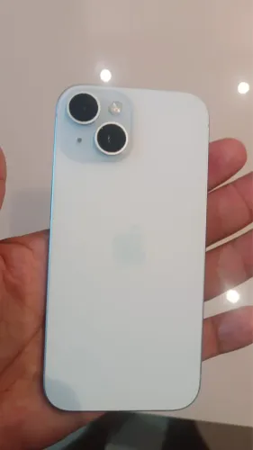 iPhone 15 na caixa 
