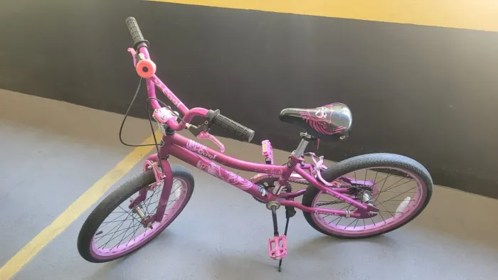 Bicicleta infantil Aro 20 com campainha