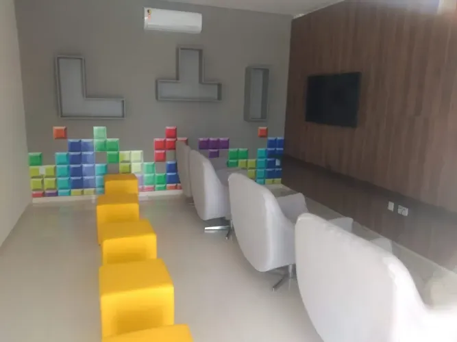 Alugo casa no condomínio alameidas das flores 3/4 quartos bairro sim