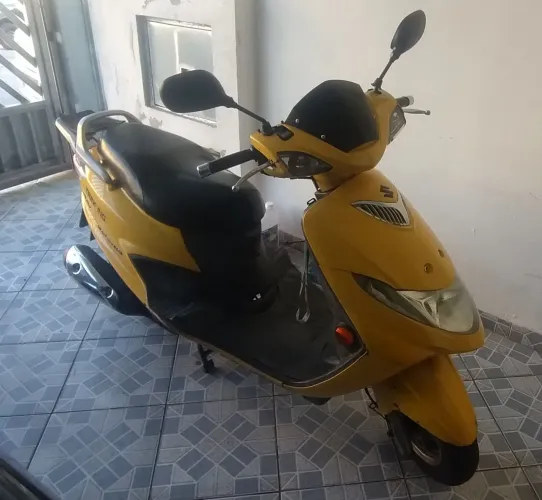 Suzuki Burgman 125 2008 - Tudo em dia