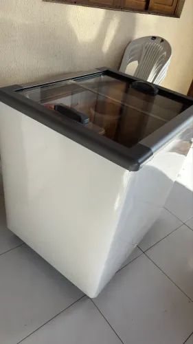 Freezer horizontal tampa de vidro 216 litros FRICON