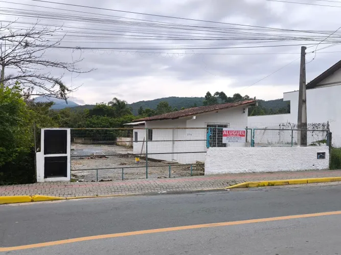 Locação loja de 85 m² e terreno de 600 m² Av. Maracujá, 274, Sertãozinho, Bombinhas/SC.