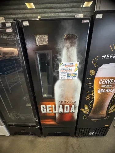 Cervejeira porta adesivada com visor vidro 430 litros Metalfrio nova 