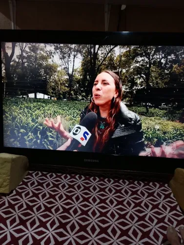 TV Samsung 37 polegadas + conversor+ controle remoto LEIAM !!