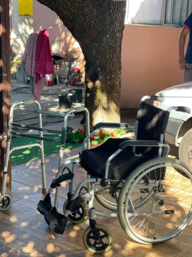Kit Mobilidade: Cadeira de Rodas + Andador - Ótimo Estado