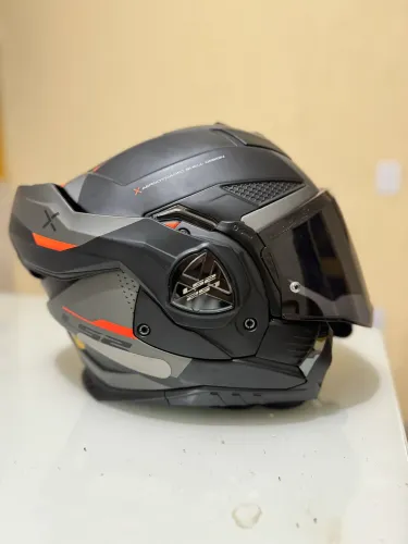 Capacete Valiant X LS2 *OPORTUNIDADE*
