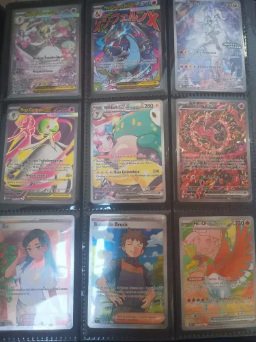 Fichário com cards pokémon