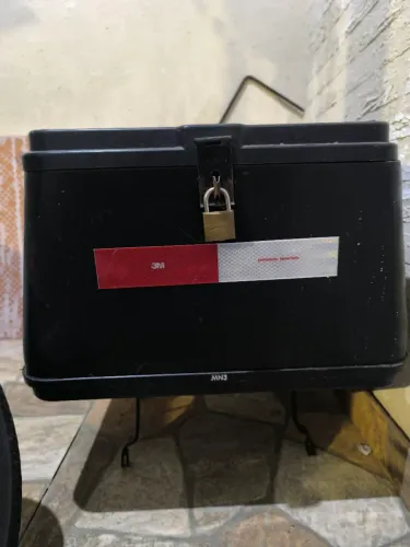 VENDO BAÚ INDUSTRIAL COM SUPORTE !!