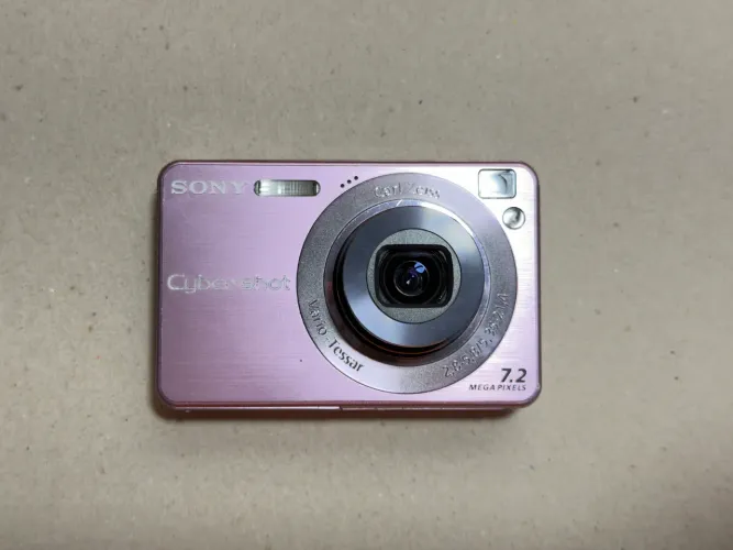 Sony Cybershot DSC-W120 - 7.2 MP e 4x de zoom