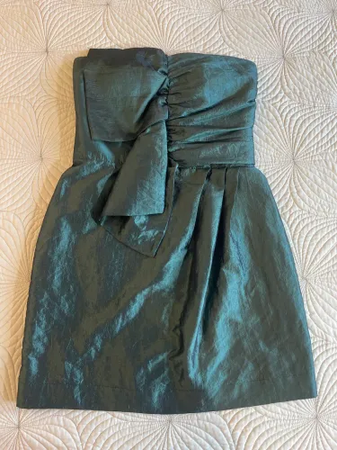 Vestido de festa em tafetá tomara que caia