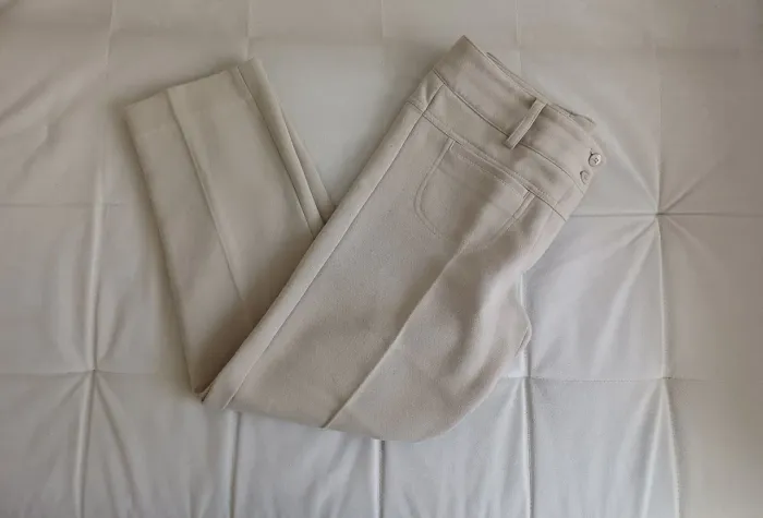  Calça Capri Ponto Feminina Alfaiataria Bege - Tamanho 40