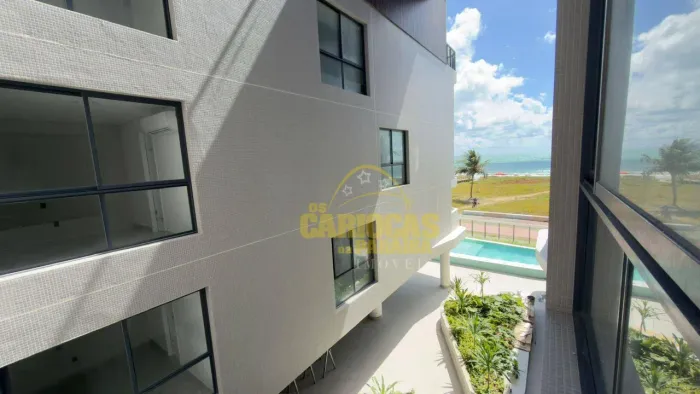 INVISTA EM UM FLAT PÉ NA AREIA COM VISTA PARA O MAR E ALTO POTENCIAL DE RENTABILIDADE