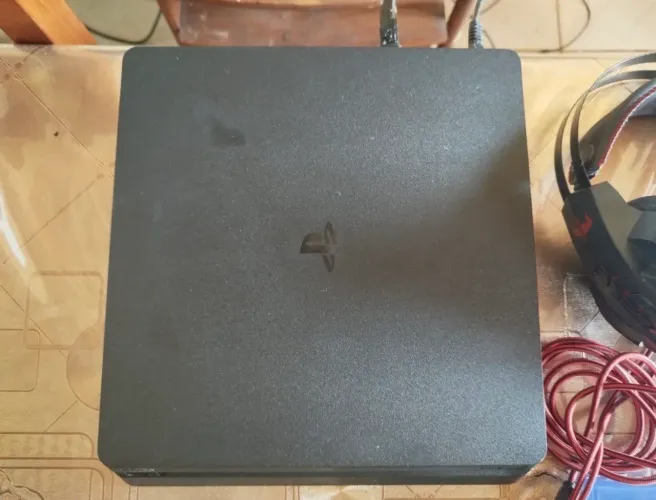 PS4 Slim, 1TB. Mídia física e digital, Fone de ouvido GAMER, 1 controle e + 5 jogos