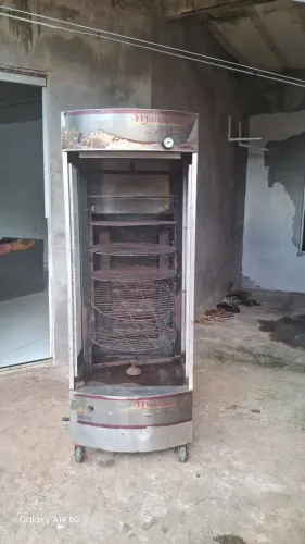ASSADEIRA USADA FUNCIONANDO PERFEITA MENTE A GAS SO TA FALNTADO O VIDRO DA FRENTE