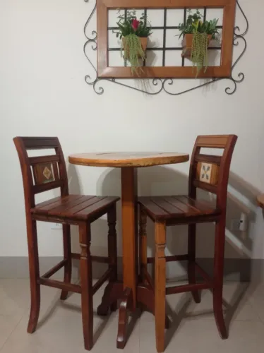 Conj. Bistrô com duas banquetas