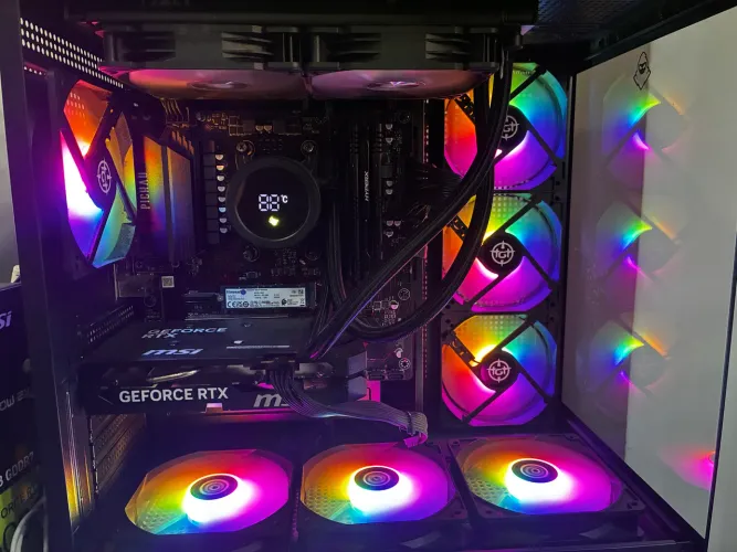 PC Gamer Ryzen 7 5700X + RTX 5060 8GB + 24GB RAM + 1TB NVMe