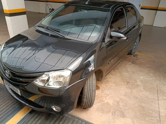 Toyota Etios Platinum Sed. 1.5 Flex 16V 4P Mec. 2015
