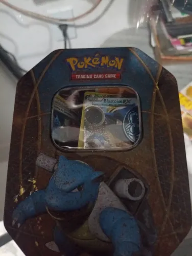 Coleção Pokémon TCG Antiga 2016 + 3 GX/1 EX + Lata Blastoise