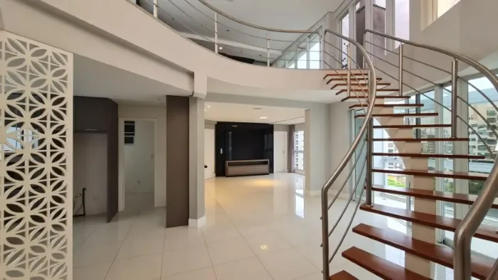 Cobertura Duplex de 4 dormitórios no Centro