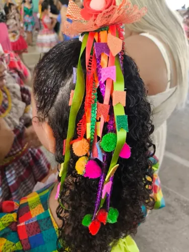Vestido de quadrilha. Veste de 8 até 12 anos pois se ajusta no corpo