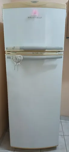 Geladeira frost free Brastemp, com defeito