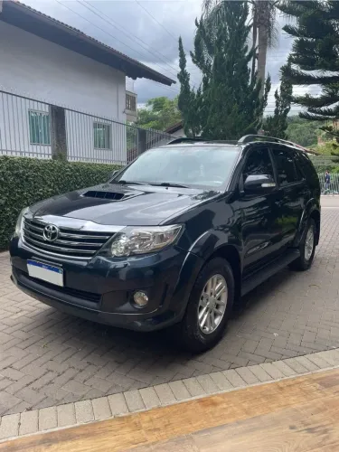 Toyota Hilux SW4 SRV D4-d 4X4 3.0 TDI Dies. AUT 2013