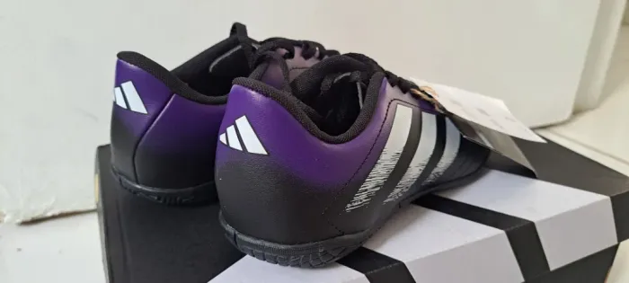 Chuteira adidas society