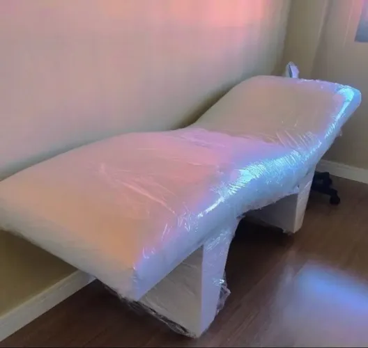 Vende-se uma maca de estética