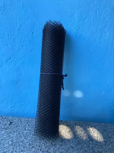Tela Plástica Preta Reforçada (1,85m x 51cm)